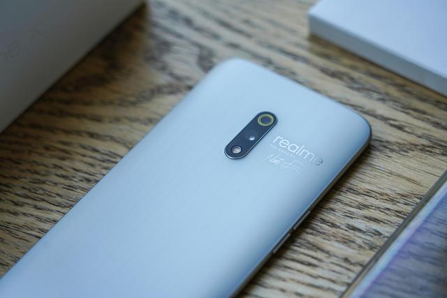 媒体管家： 厂商喊出“产品硬件毛利率可以为0” 中端手机市场竞争或加剧(图1)