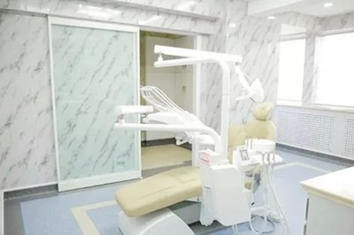 2023乌鲁木齐补门牙缝隙上榜清单前十位医院最新版本发布，新疆乌鲁木齐兔博士口腔这些医院推荐给你(图2)